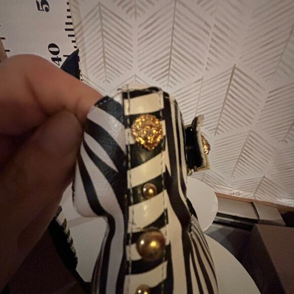 Disney Lion King heels 6.5 - Picture 9 of 10